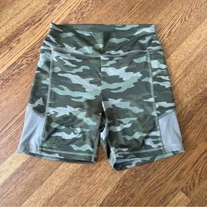 Victoria’s Secret PINK Ultimate Biker Shorts Womens Medium Green Camouflage Camo